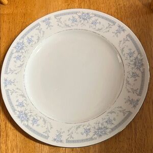 Vintage 1985 Sheffield Blue Whisper Fine China Dinner Plates 1 Plate